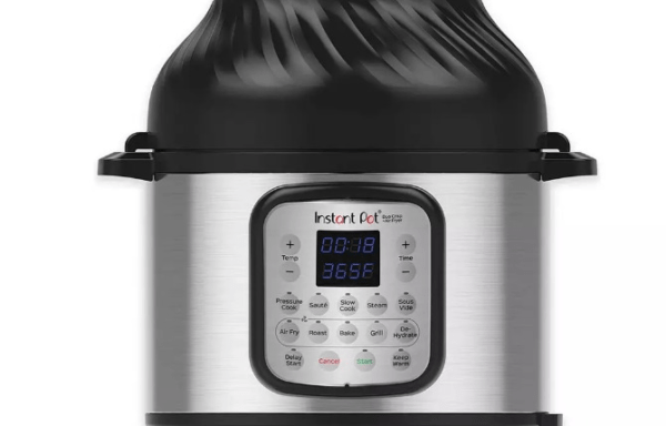 INSTANT POT  MULTI PRESSURE COOKER AND AIR FRYER